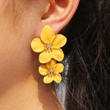 Load image into Gallery viewer, Flower Power Earrings

