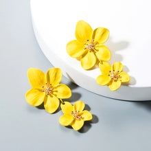Load image into Gallery viewer, Flower Power Earrings
