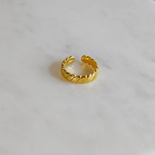 Load image into Gallery viewer, Gold Plated Striped Ring

